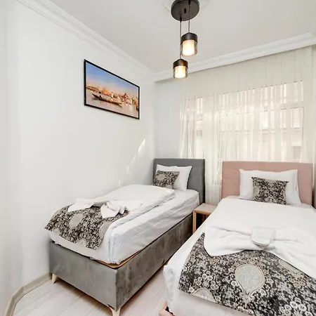 Littlehagiasophia House Apartment